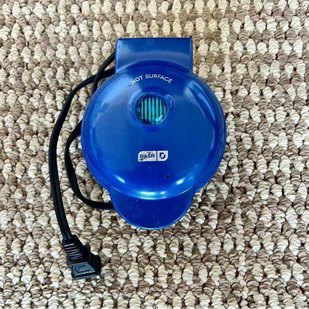 Blue Star-Shaped Waffle Maker